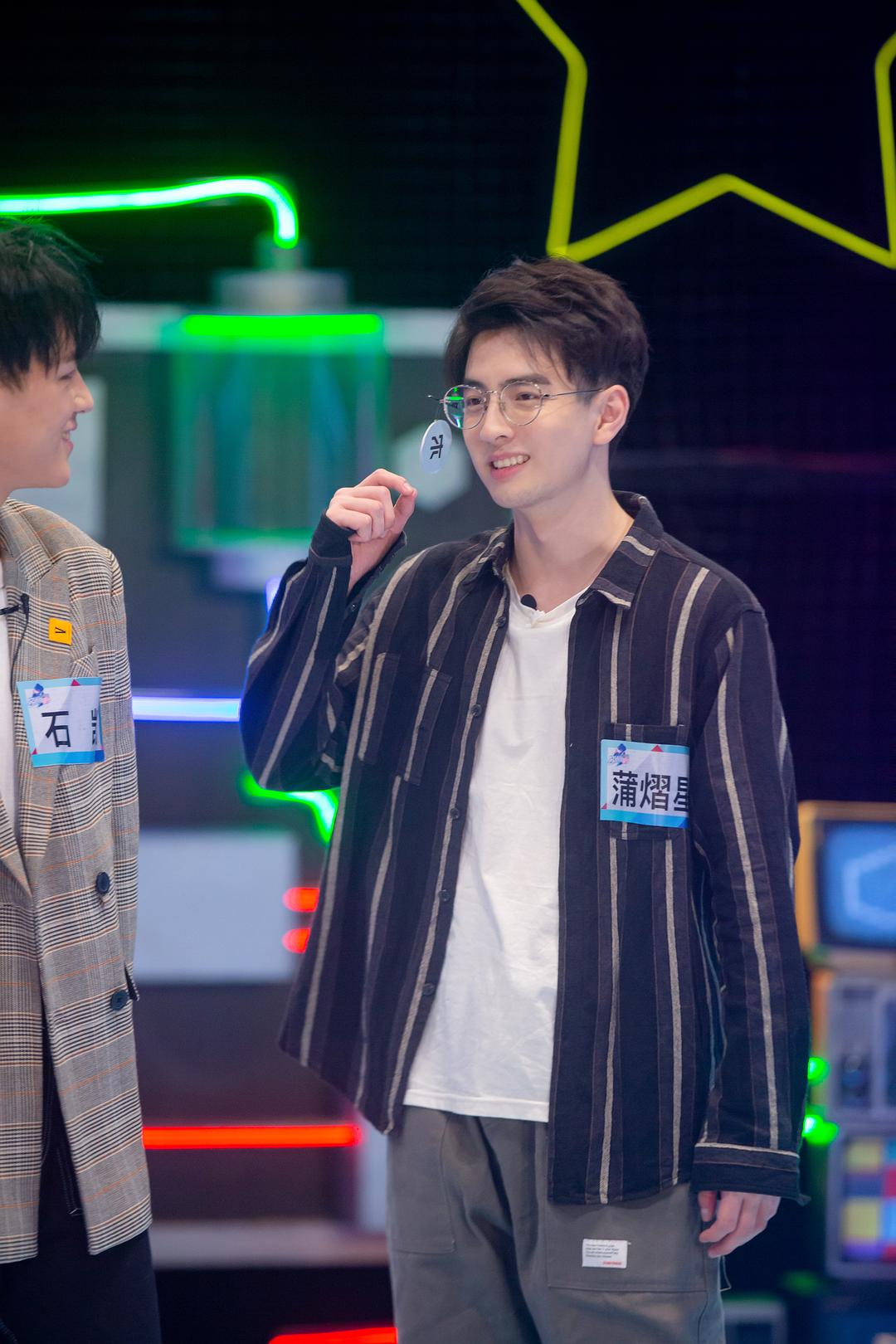 《明星大侦探之名侦探学院》海报