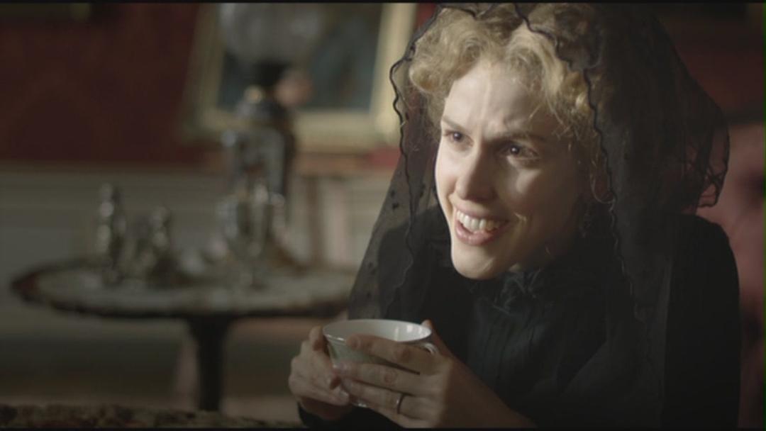 《绛红雪白的花瓣》海报第54张图片