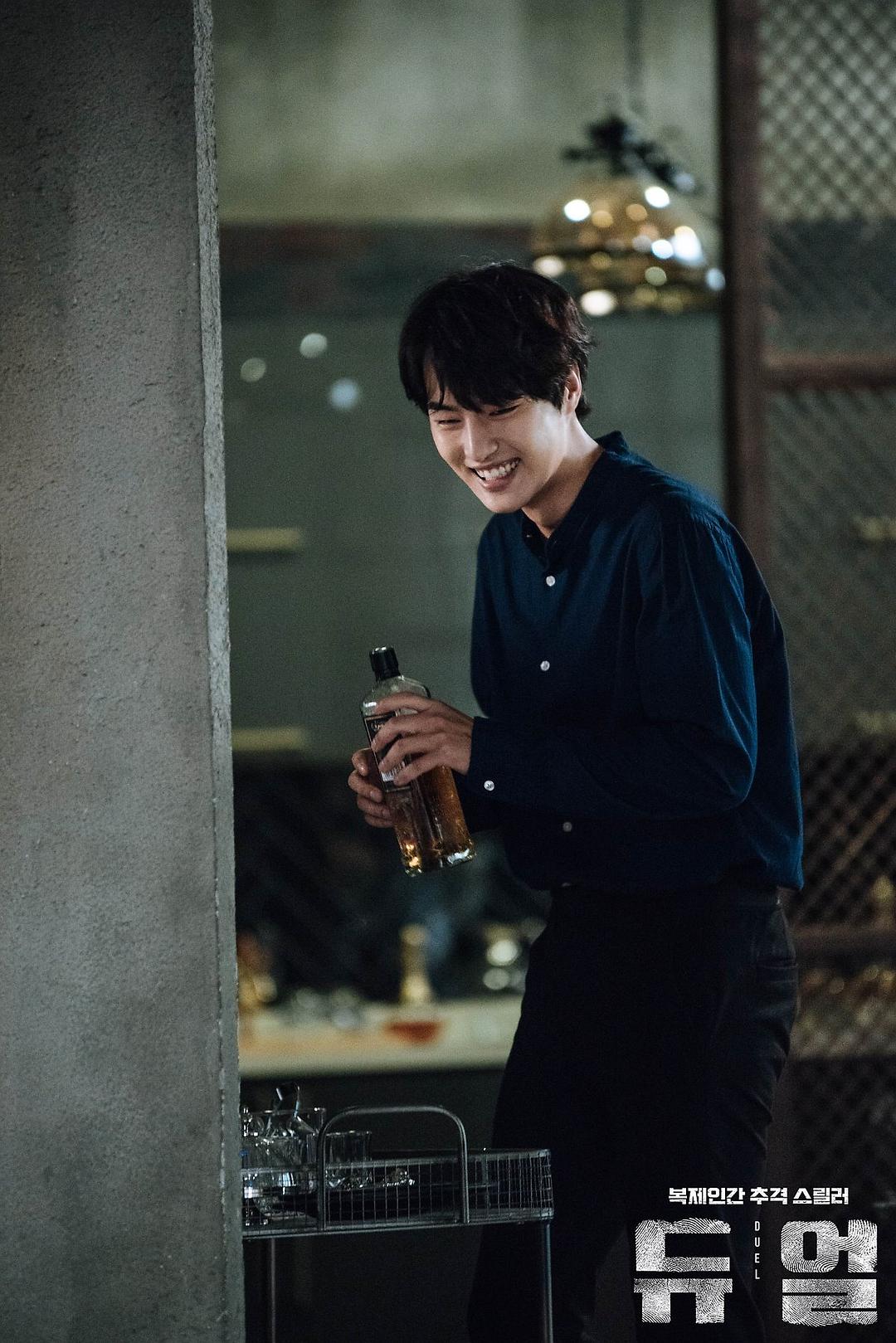 《决斗》剧照第3张图片