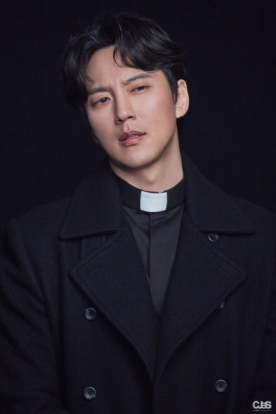 《热血司祭》海报第48张图片