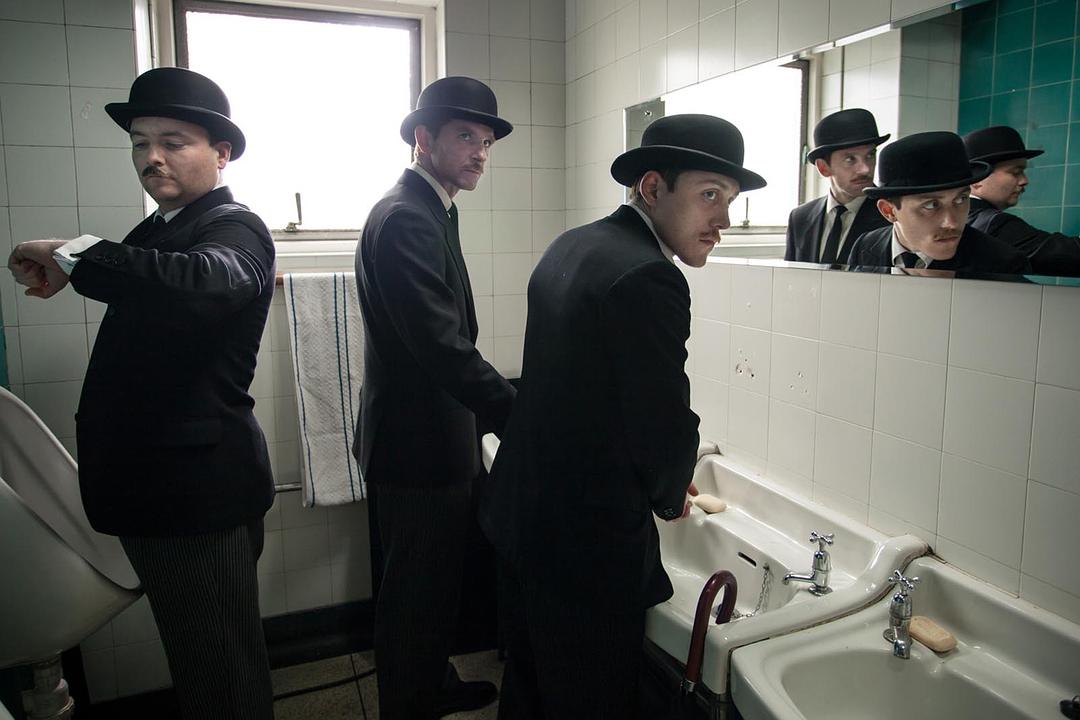 《火车大劫案》海报第2张图片 《火车大劫案》海报第2张图片