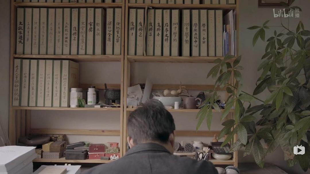 俞老师的办公桌。