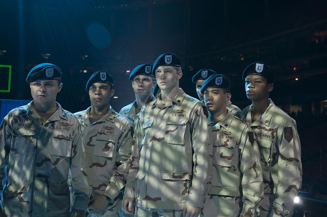 《比利·林恩的中场战事》海报第8张图片