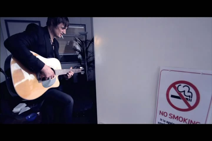 《没有无辜的旁观者》海报第3张图片