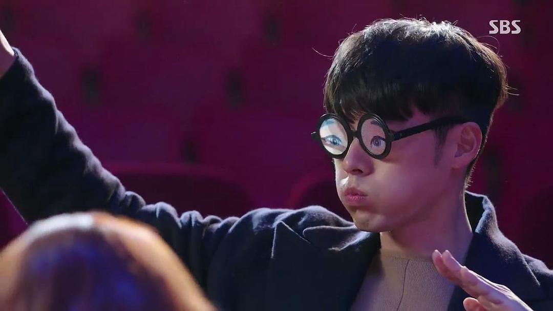 《海德、哲基尔与我》剧照第4张图片