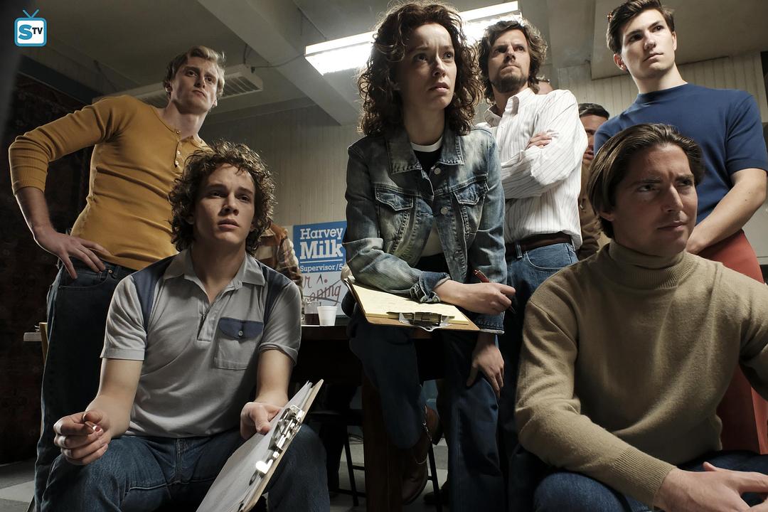 《当我们崛起时》剧照第10张图片