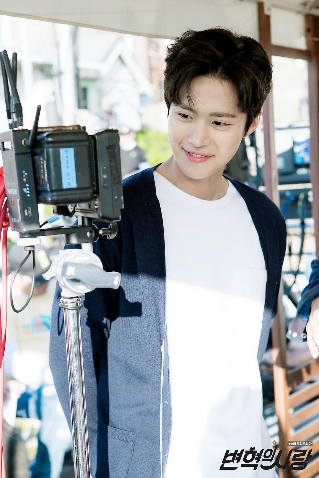 《卞赫的爱情》海报第16张图片