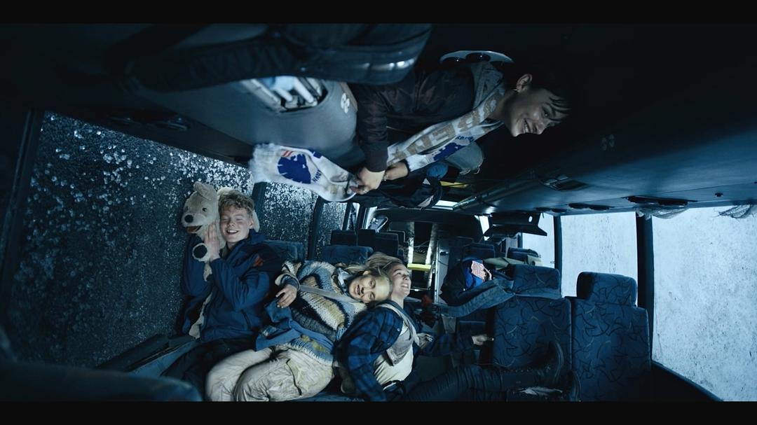 《惨雨第一季》剧照第43张图片