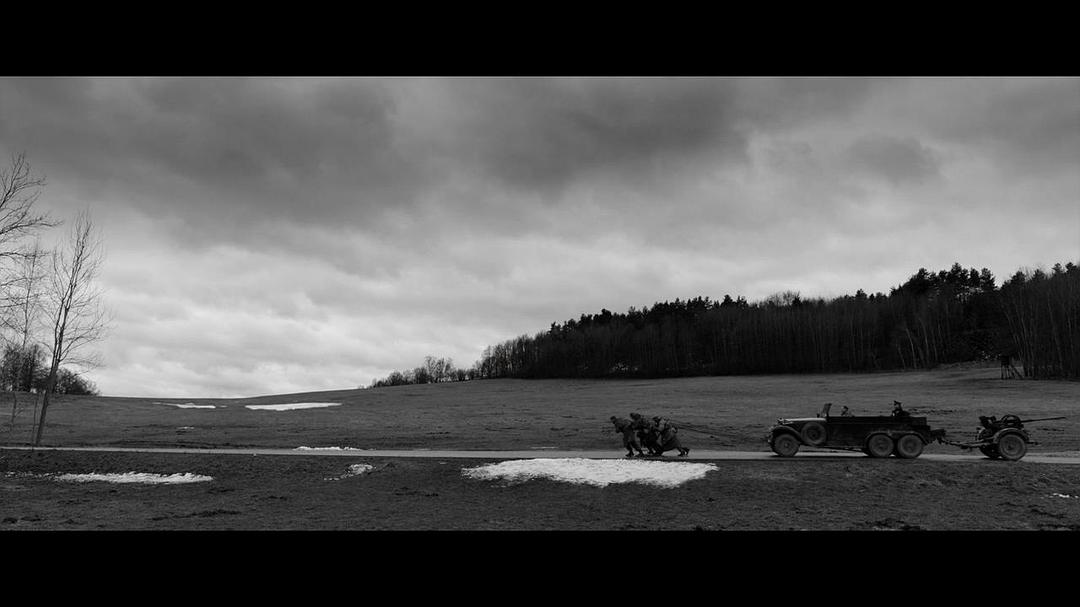 《冒牌上尉》剧照第44张图片