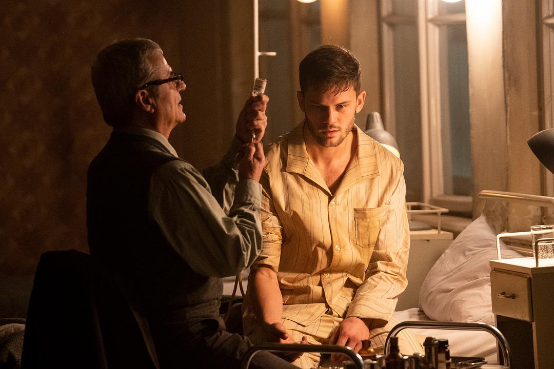 《绊脚石》剧照第2张图片