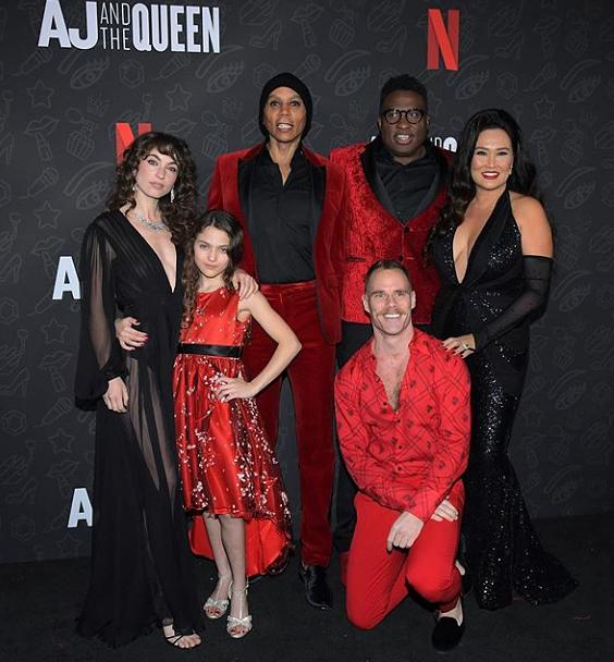 《酷妹辣皇后》海报第50张图片