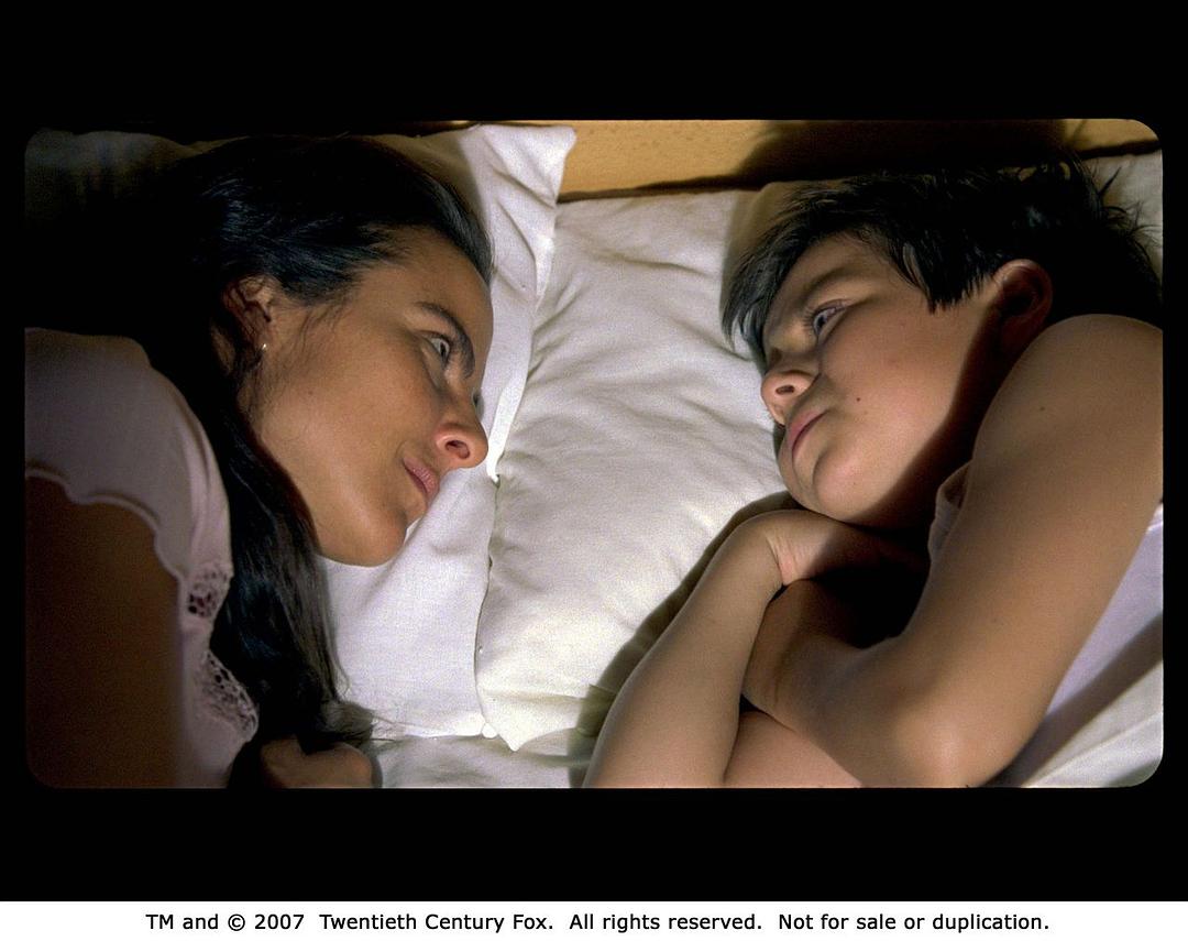 《一样的月光》剧照第3张图片 《一样的月光》剧照第3张图片