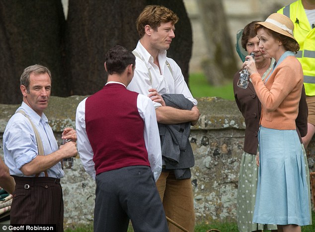 《牧师神探第二季》海报第18张图片 《牧师神探第二季》海报第18张图片