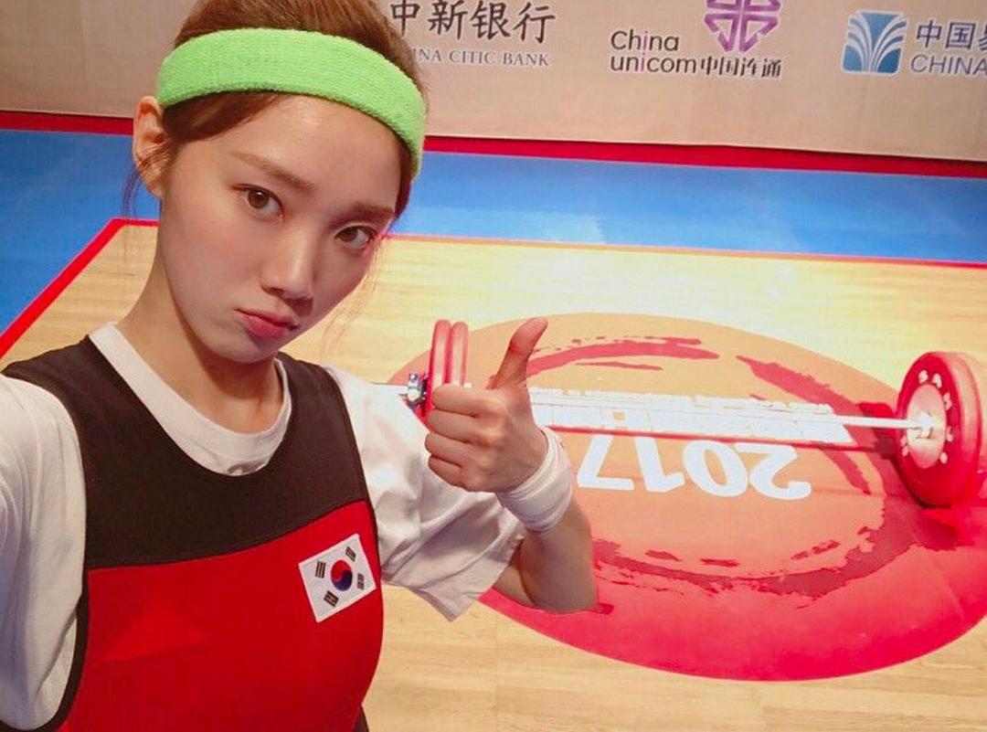 《举重妖精金福珠》海报第20张图片 《举重妖精金福珠》海报第20张图片