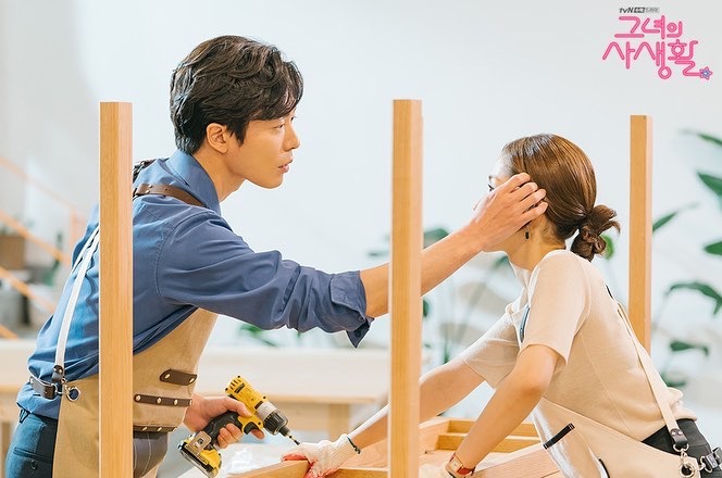 《她的私生活》海报第32张图片 《她的私生活》海报第32张图片
