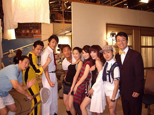 《同事三分亲》海报第54张图片 《同事三分亲》海报第54张图片